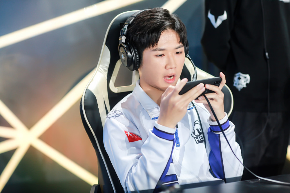 王者荣耀明星选手受伤退赛,引发热议的简单介绍 王者荣耀明星选手受伤退赛,引发热议的简单介绍